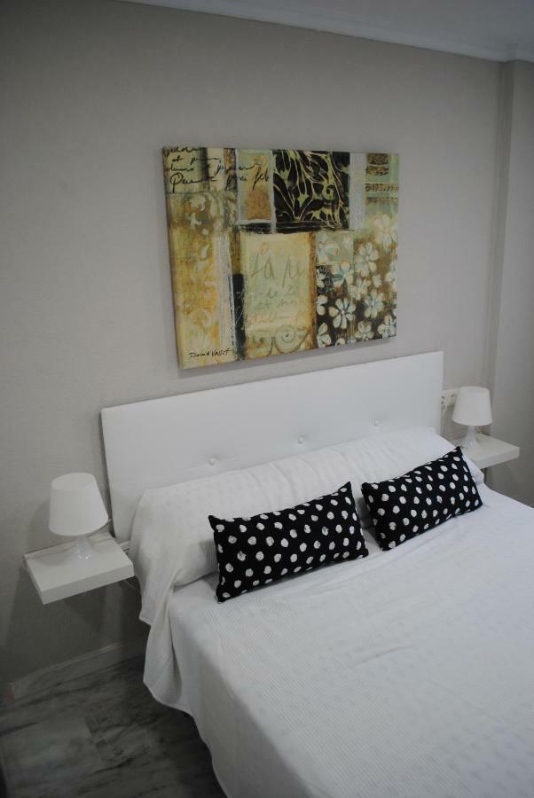 Apartamentos Laguna Beach Торокс Екстериор снимка
