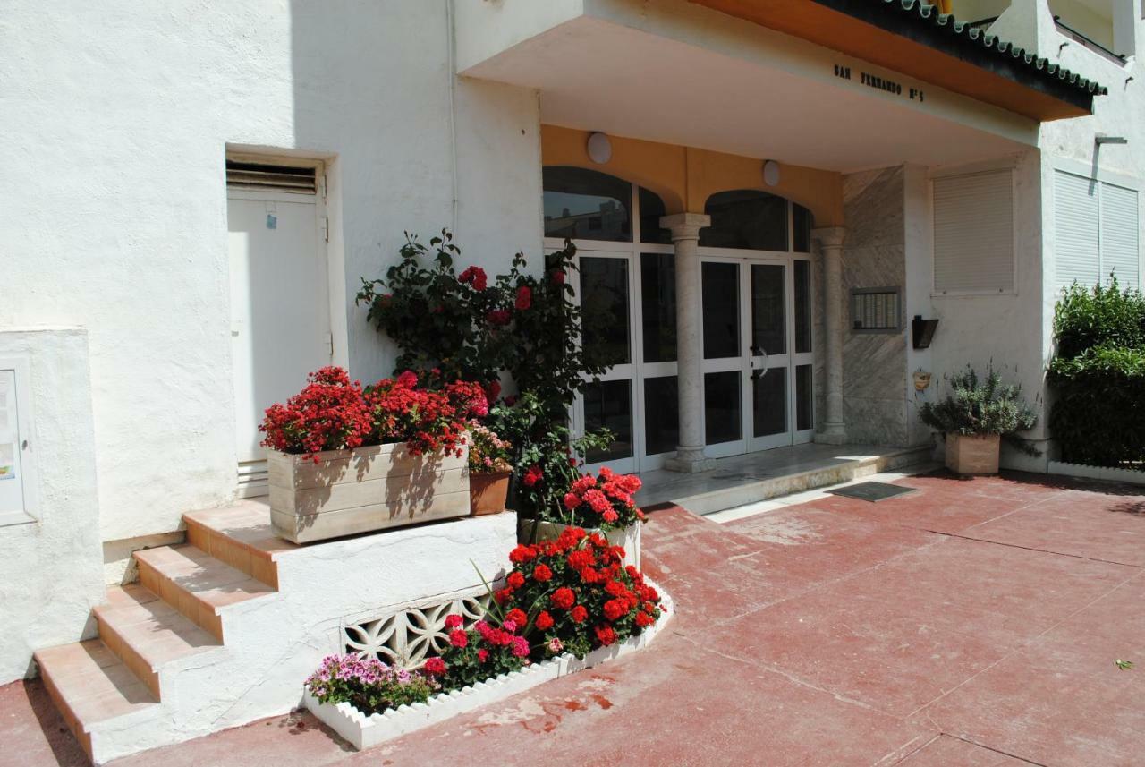 Apartamentos Laguna Beach Торокс Екстериор снимка